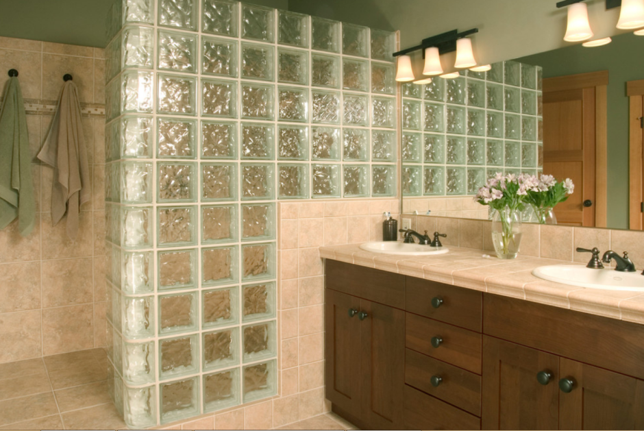 Перегородка из стеклоблоков в ванной