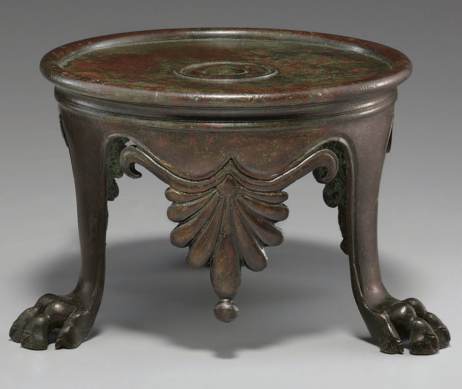 Столики в античном стиле