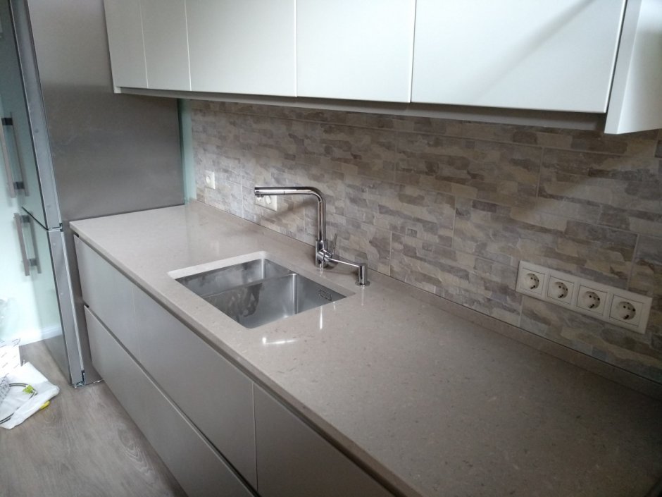 Фартук на столешницу без плинтуса