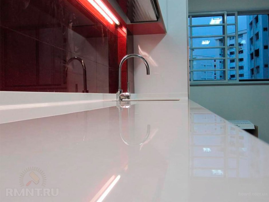 Плинтус между столешницей и фартуком