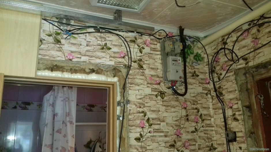 Отделка стен панелями ПВХ своими руками в коридоре