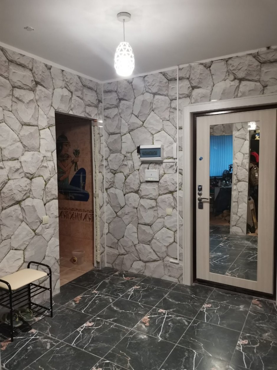 Панели в коридор под камень