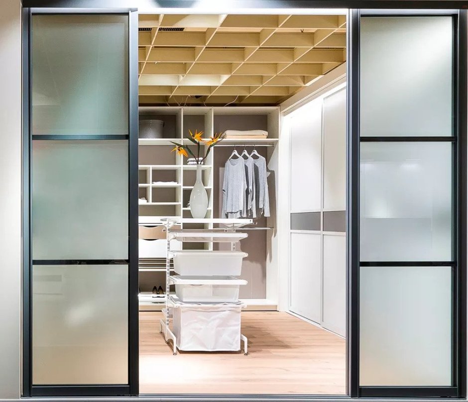 Раздвижные двери в гардероб