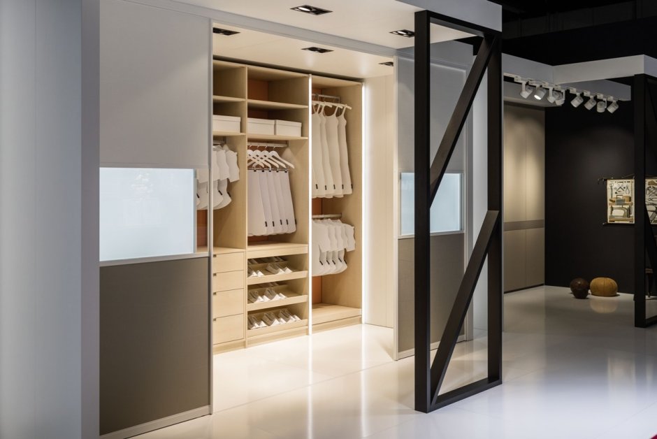 Зеркальные двери купе для гардеробной