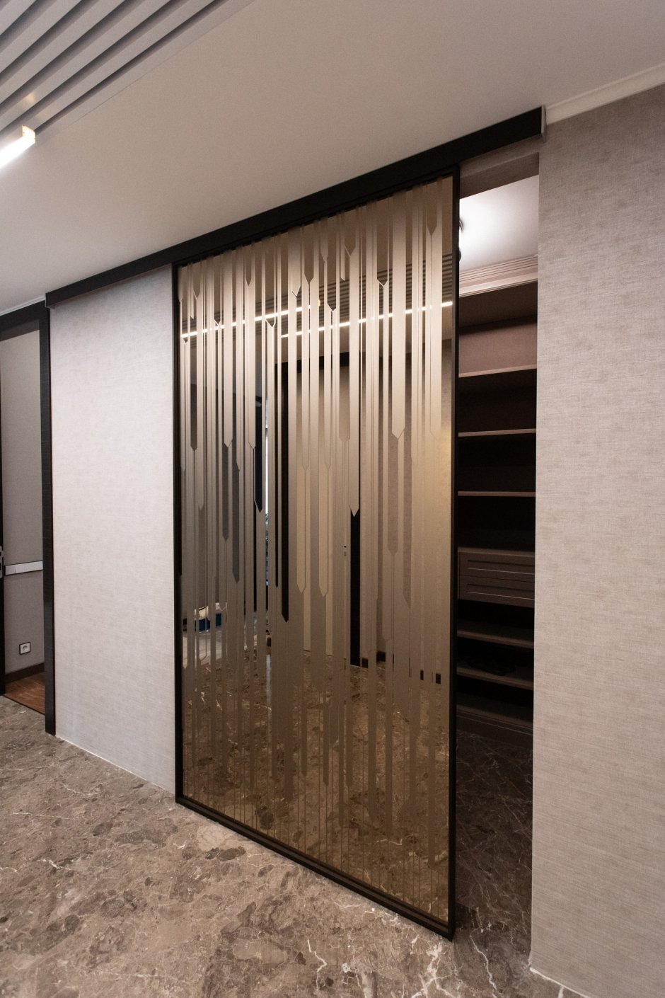 Двери для гардеробной комнаты складные