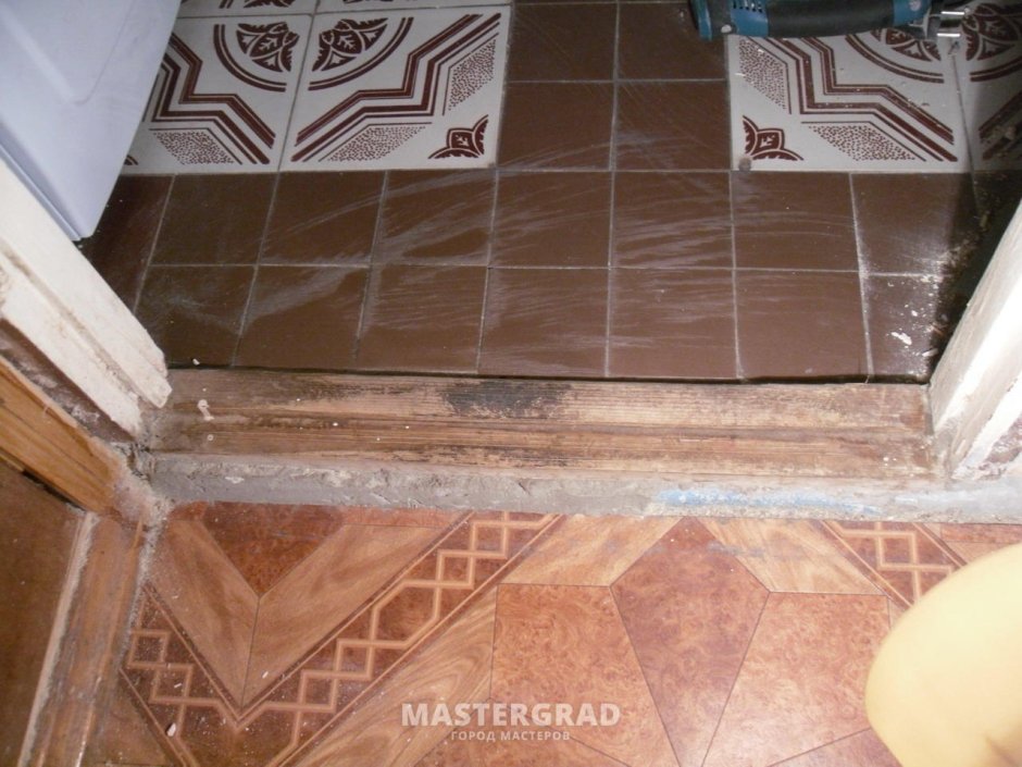 Бетонный порог в ванной