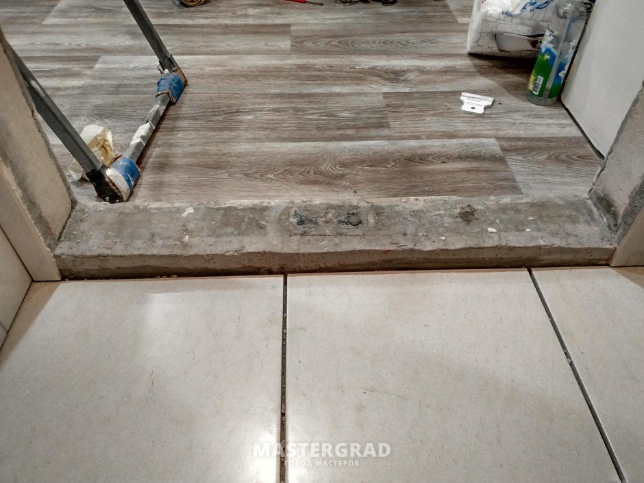 Бетонный порог в ванной