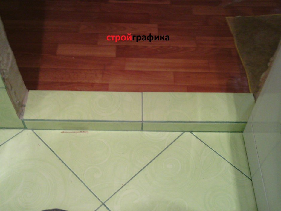 Порог из плитки в ванной