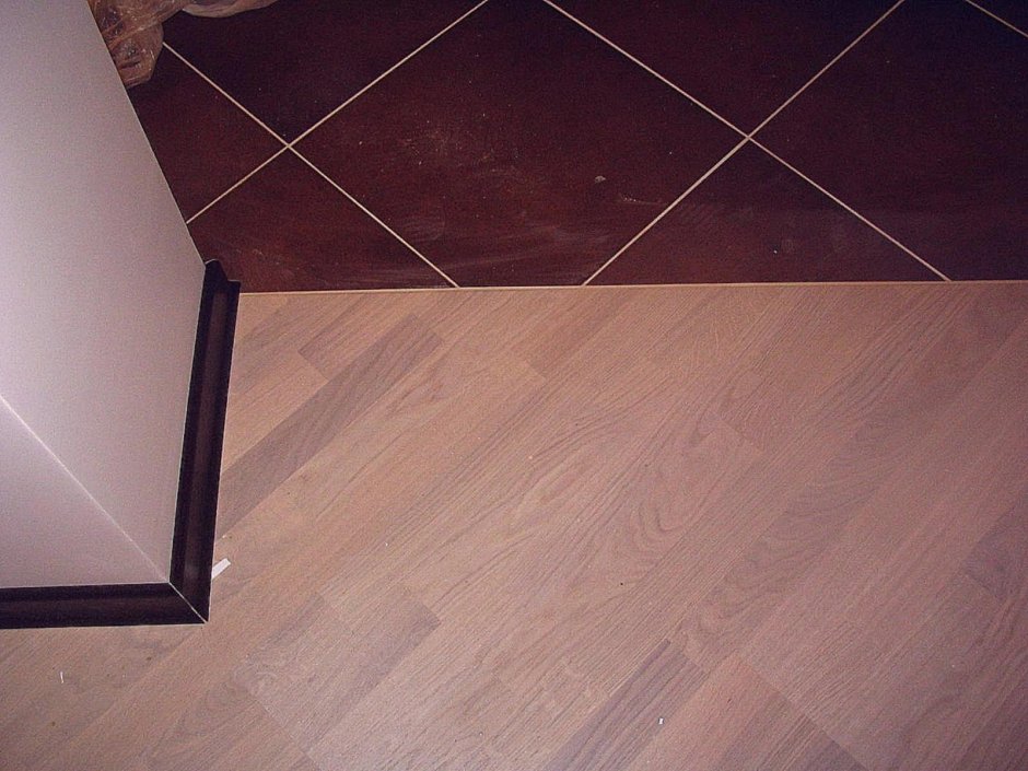 Соединение плитки и ламината