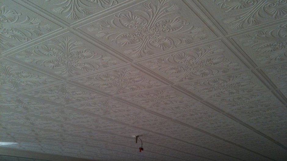 Обои на потолок скрывающие неровности