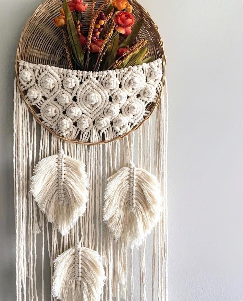 Необычный декор изголовья кровати