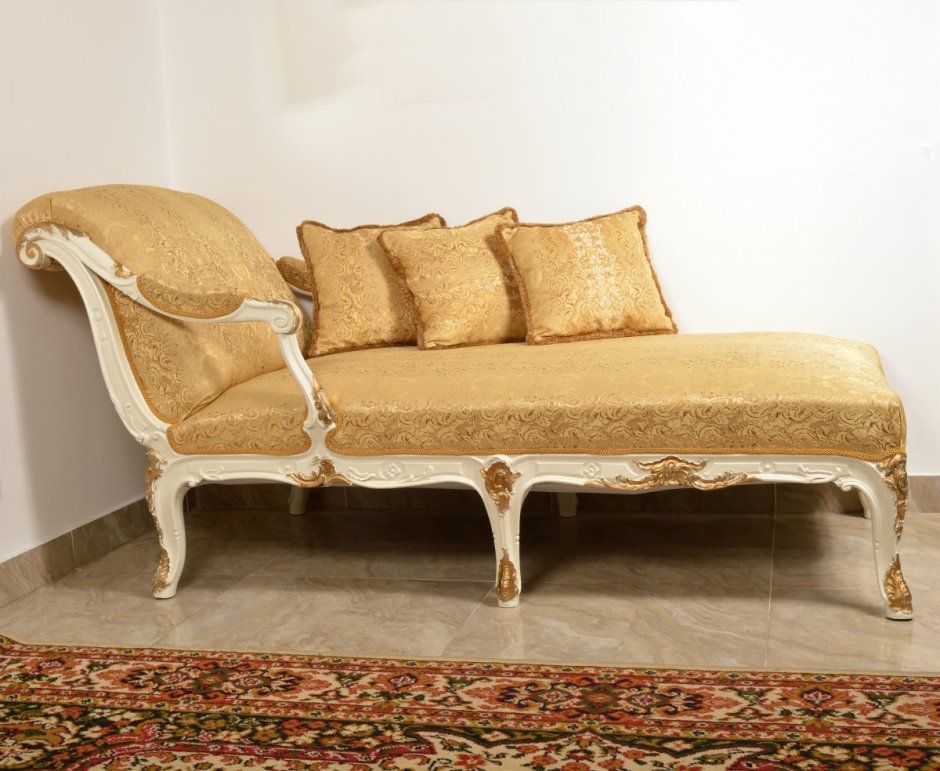 Советская софа с шестью подушками