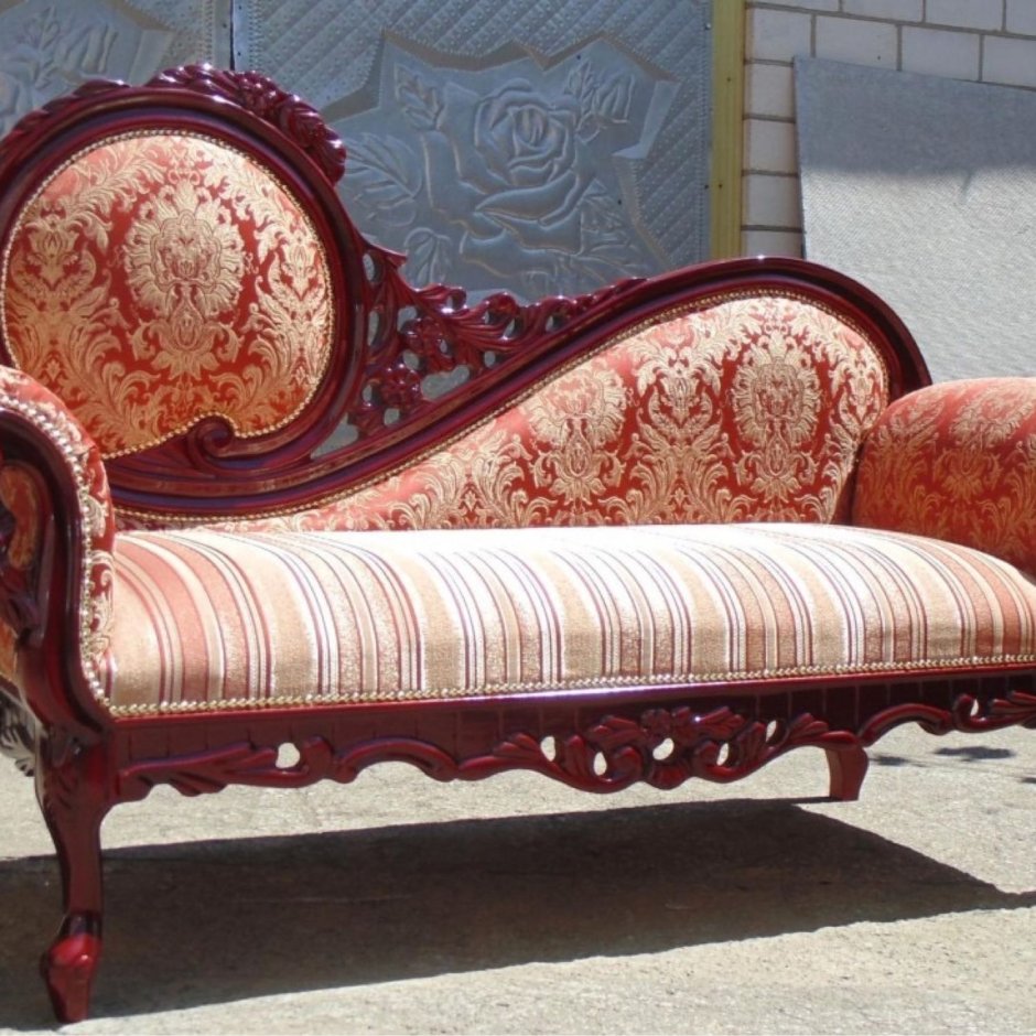 Резные диваны из дерева