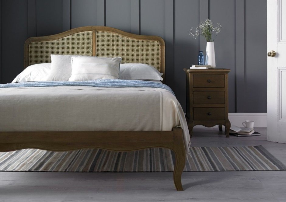 Кровать с перекрестием