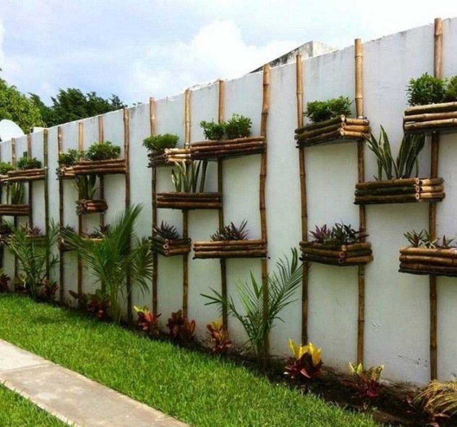 Украшение забора на даче
