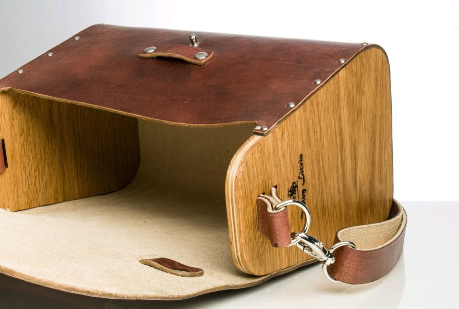 Сумка из кожи и дерева