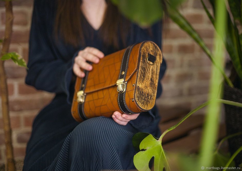 Сумка с деревянными боковинами