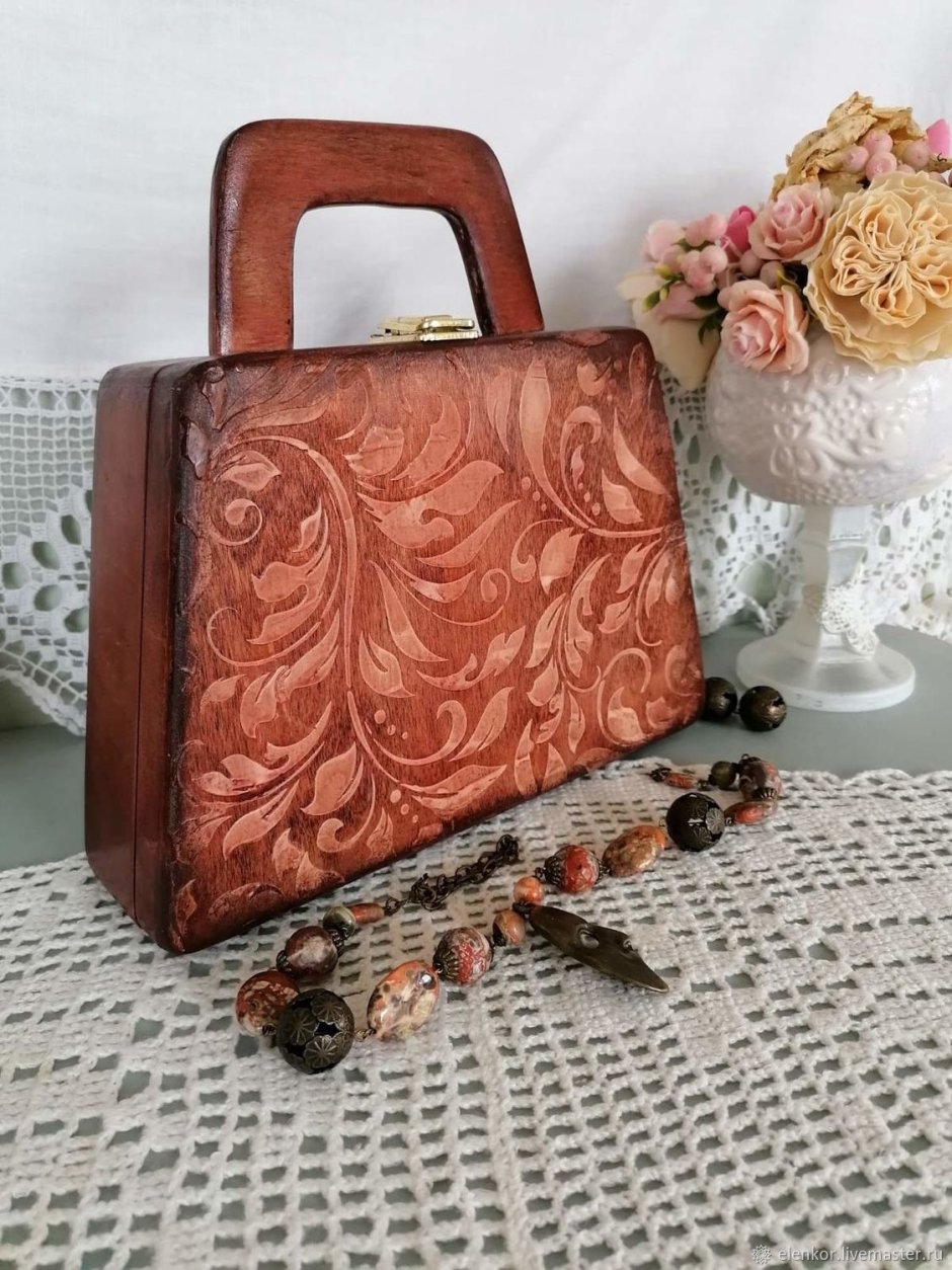 Сумочка из дерева