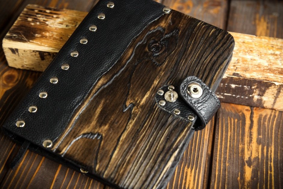 Изделия из кожи и дерева