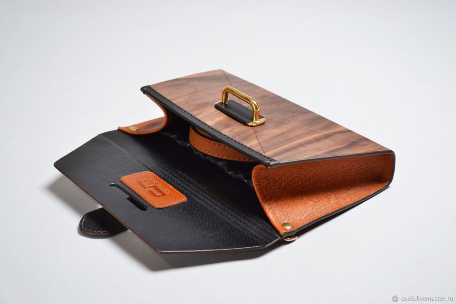 Клатч из дерева и кожи