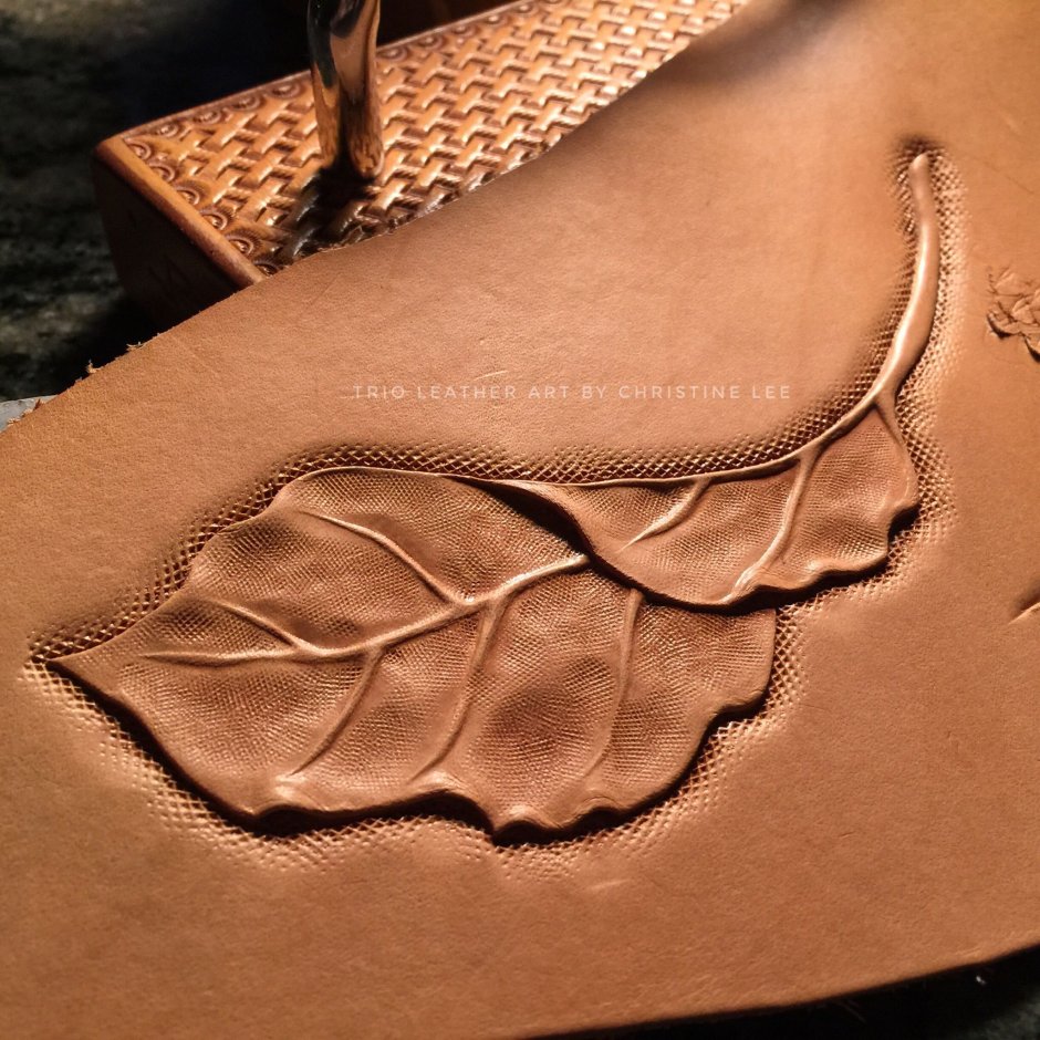 Красивое тиснение на коже