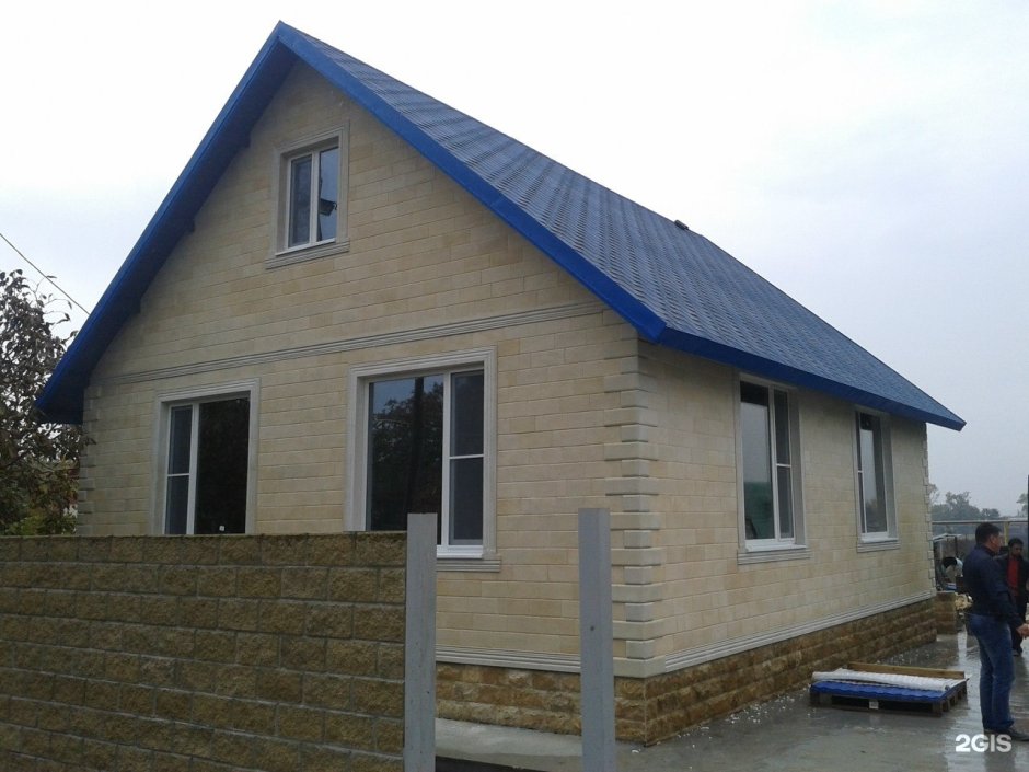 Отделка одноэтажных домов дагестанским камнем
