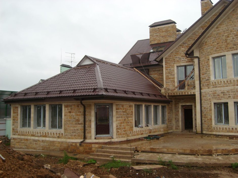 Красивый сарай из кирпича