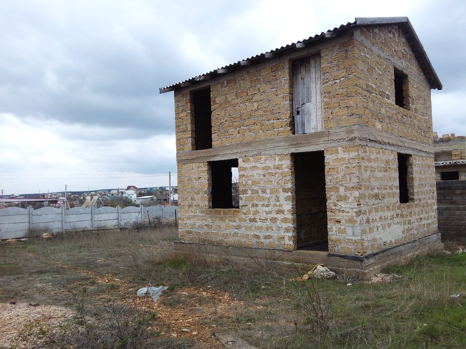 Двухэтажный дом из ракушняка