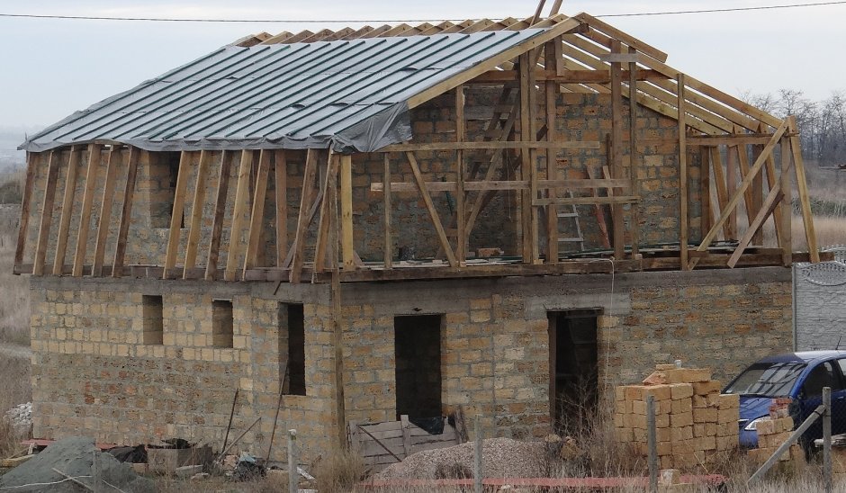 Мансардная крыша в саманном доме