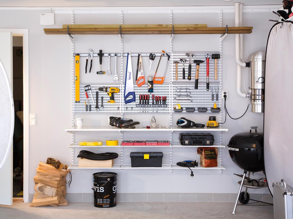 Небольшой стеллаж в гараж