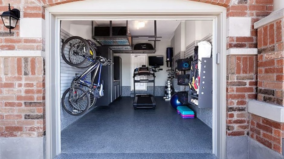 Стеллажи в маленьком гараже