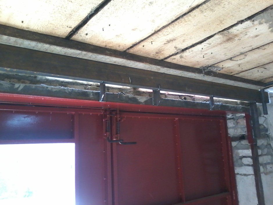 Красивые полки в гараже