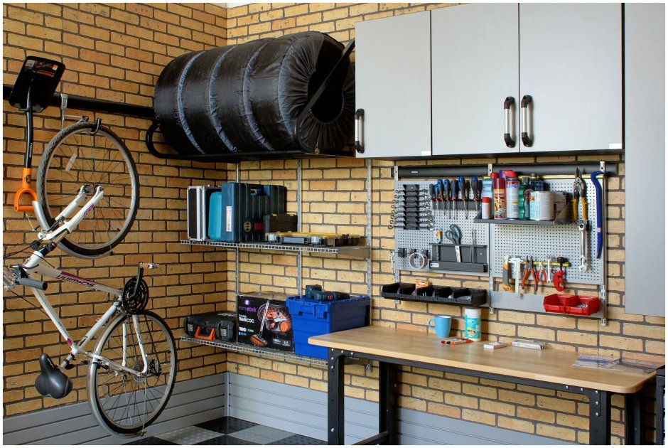 Полка над воротами в гараже