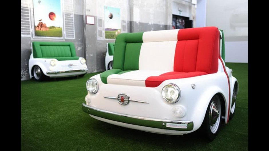Диван в стиле автомобиля
