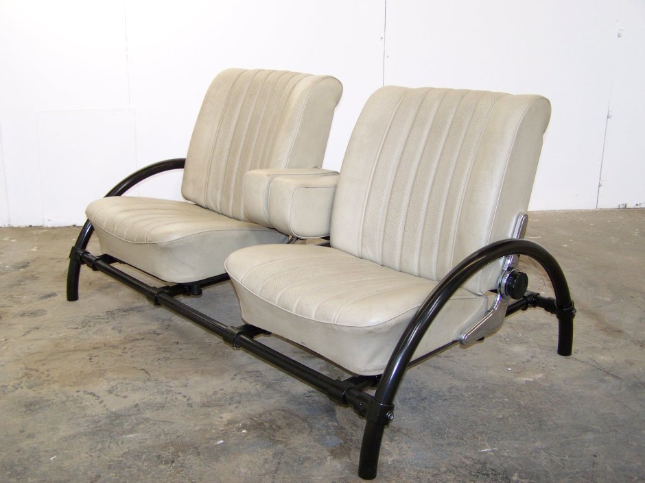 Диван из автомобильных кресел