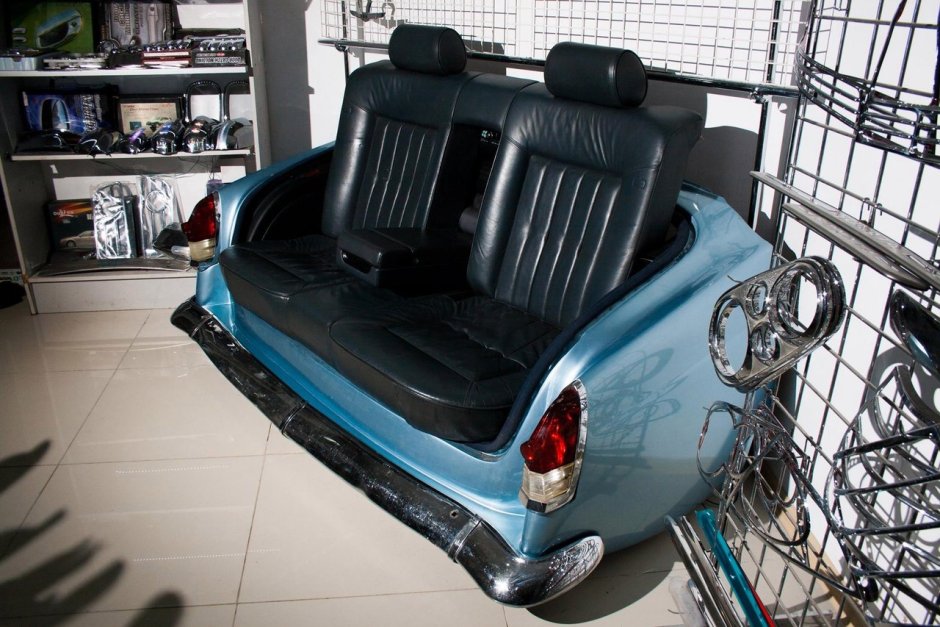 Диван из автомобильных сидений