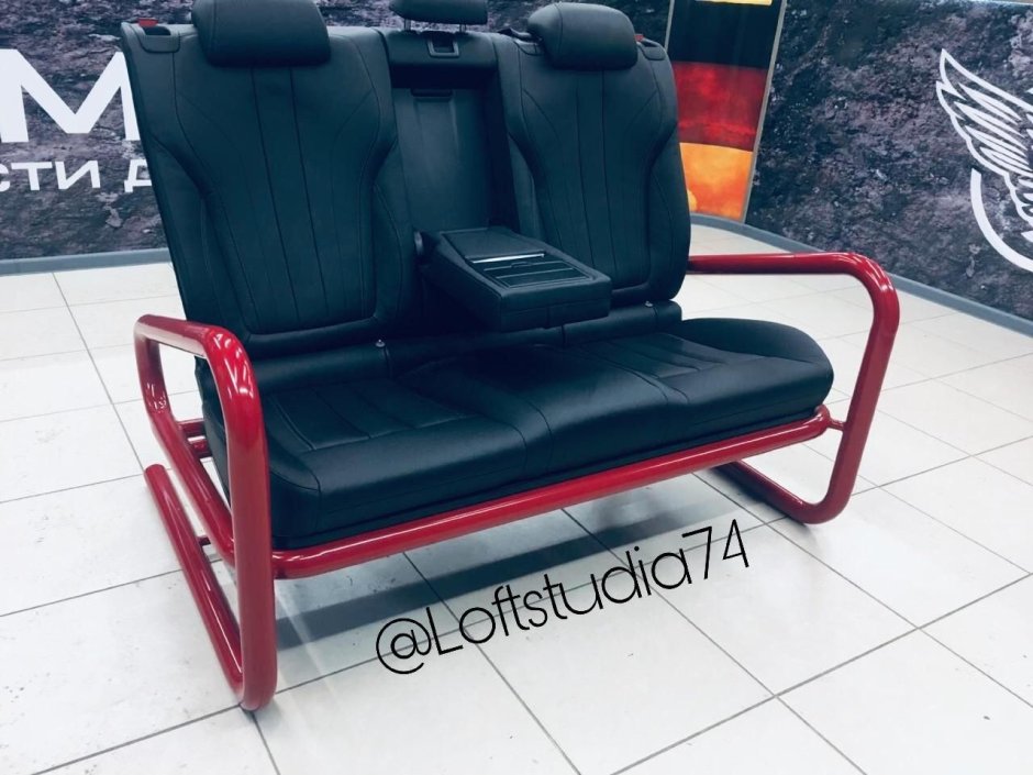 Офисный диван из автомобильных сидений