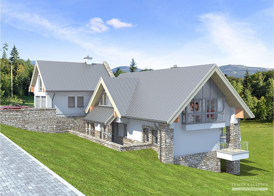 Дом на неровном участке цоколь