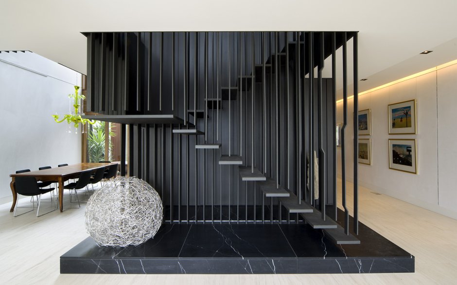 Ограждение лестницы в интерьере