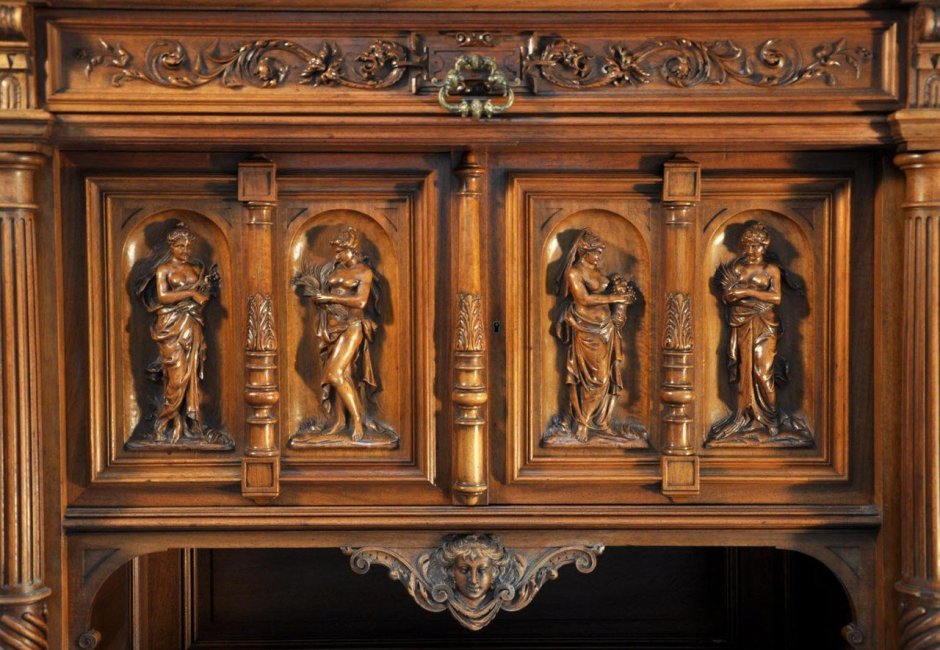 Старинная резная мебель