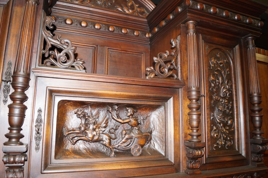 Резная мебель из массива