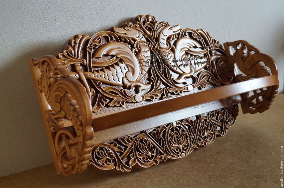 Старинный резной комод