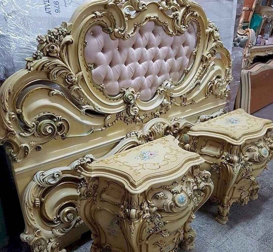 Резная кровать из дерева