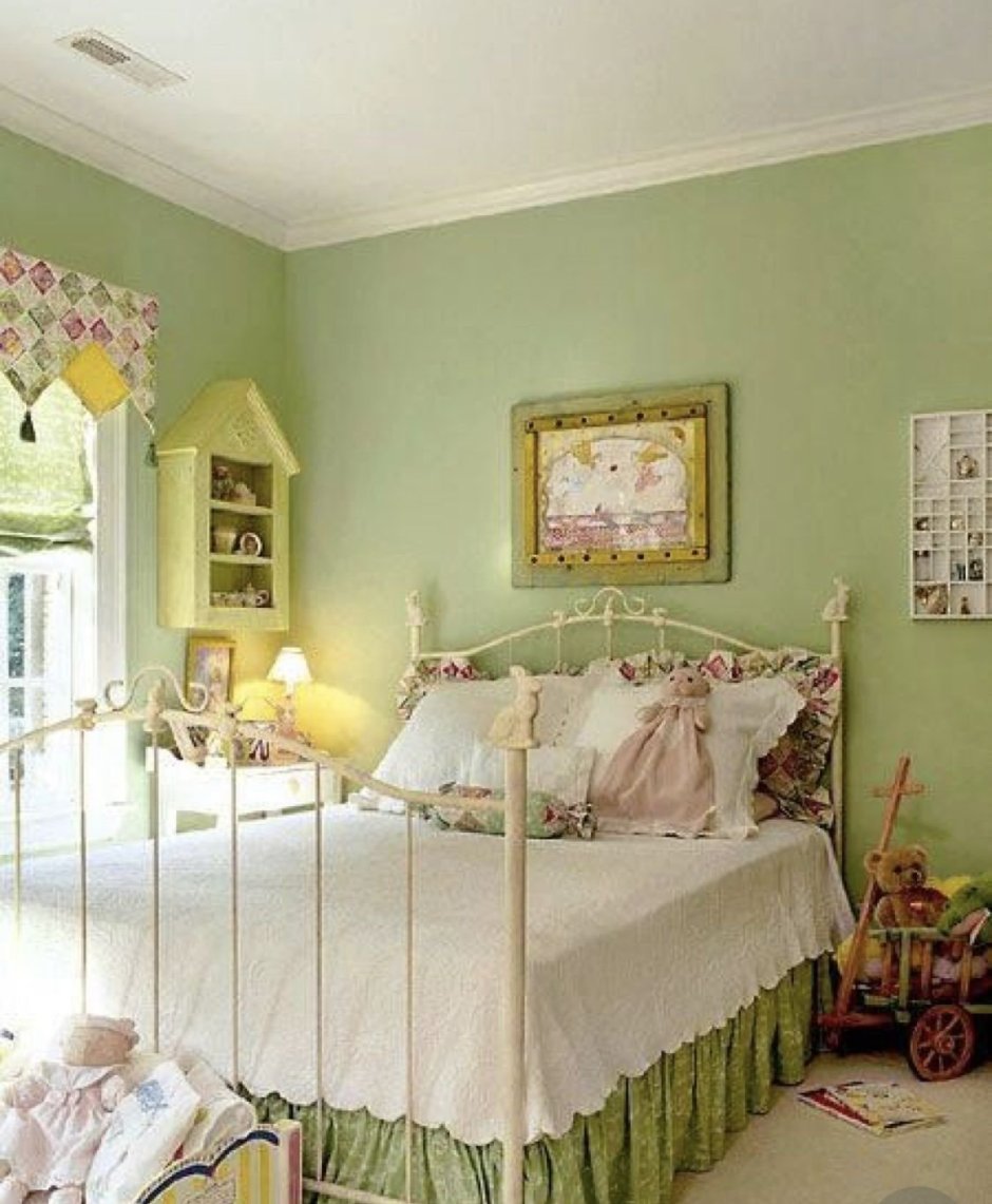 Комната для девочки в зеленых тонах