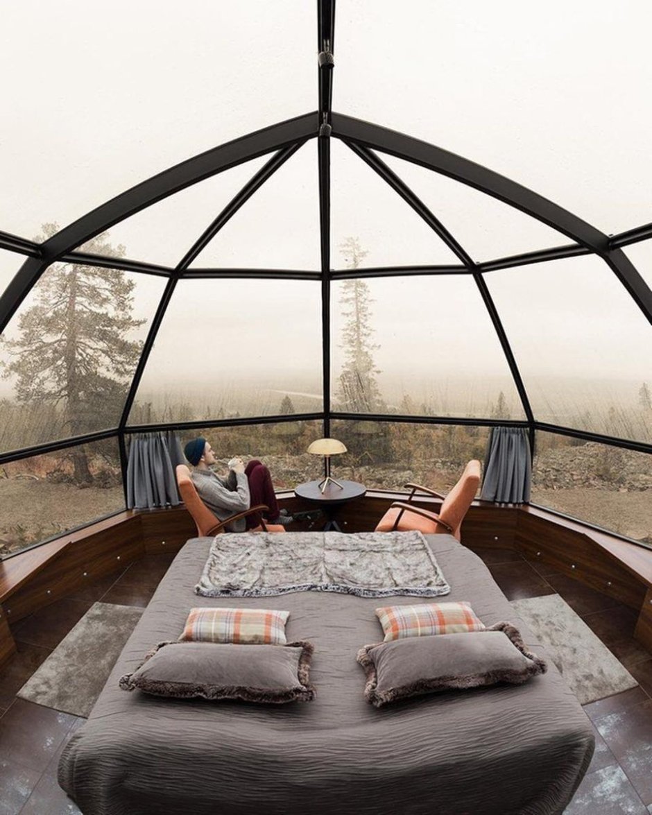 Домик со стеклянной крышей