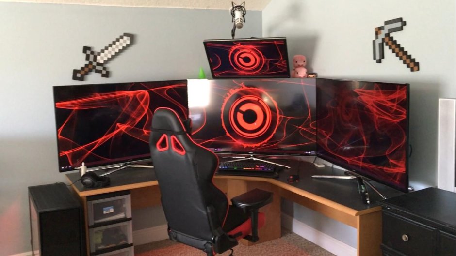 Комната геймера полки