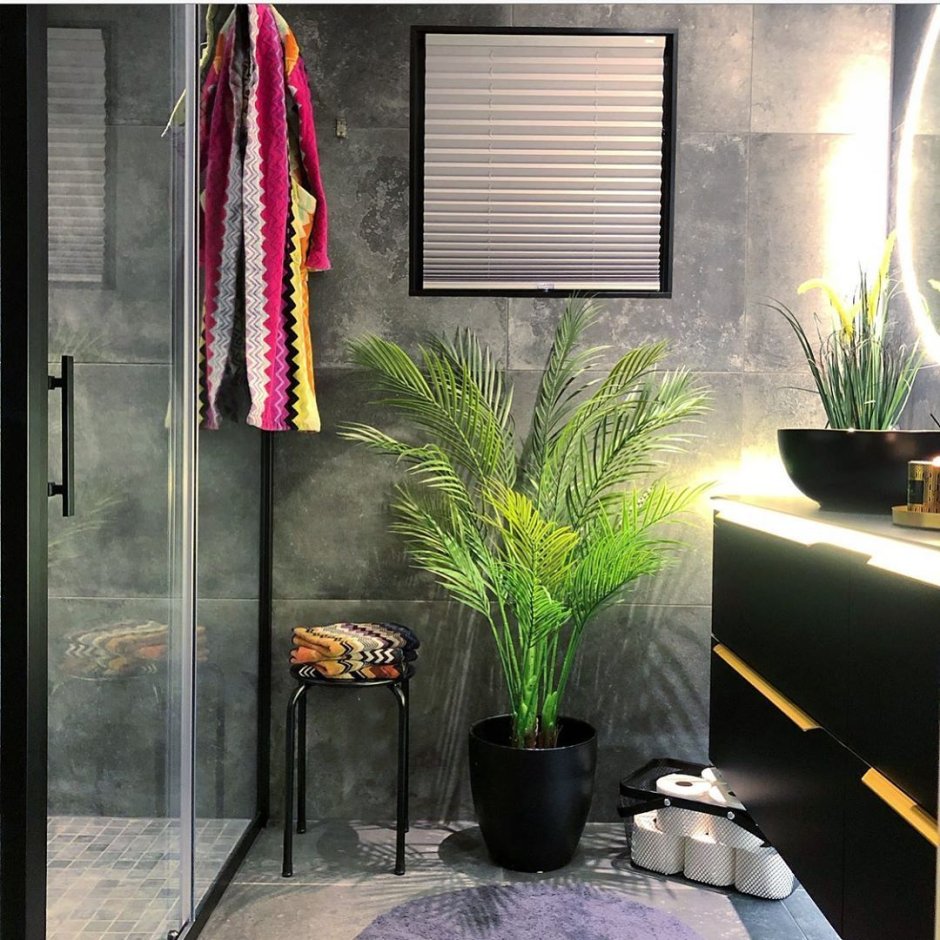 Цветы в коридоре