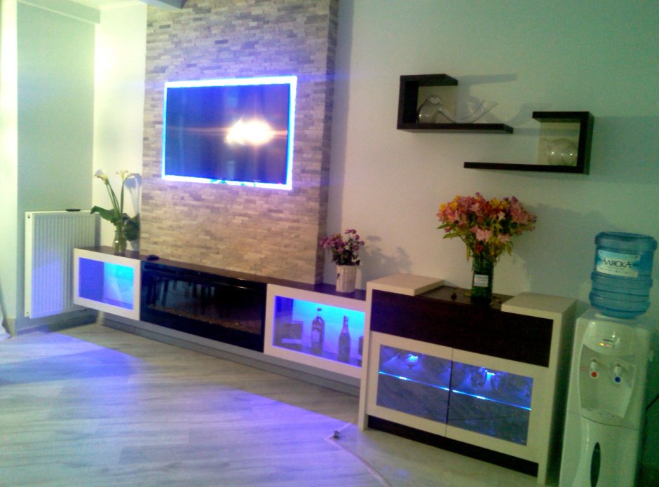 Аквариум встроенный в стену