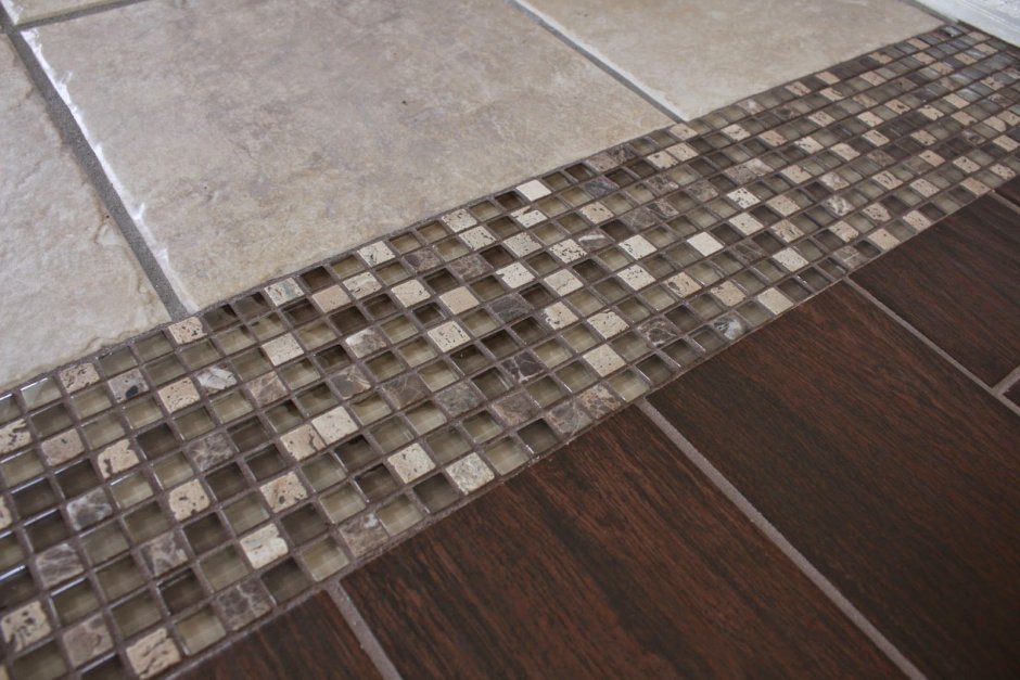 Плитка мозайка с ламинатом