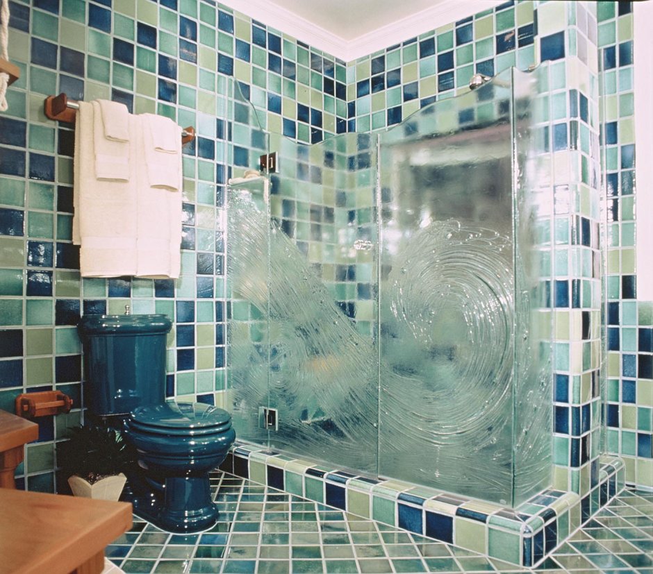 Душевая кабина из цветных стеклоблоков